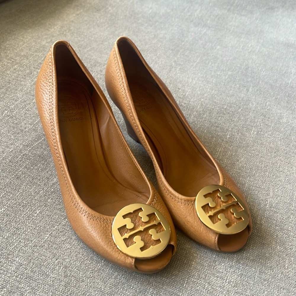 Tory Burch Brown leather pumps
